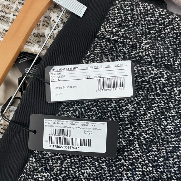 Dolce & Gabbana Tweed Pencil Skirt / Size 42 - Picture 3 of 3
